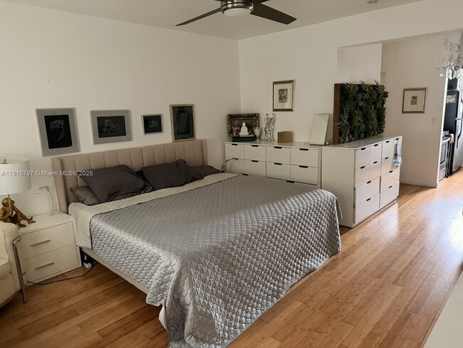 Building Photo - 101 Collins Ave