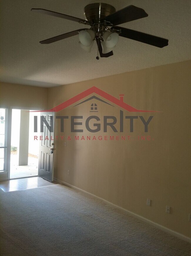 Foto del edificio - 2 bed/2 bath townhome in Timothy Landing