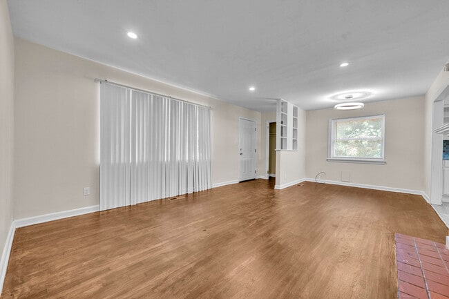 Building Photo - 1048 2nd St W