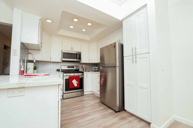 Building Photo - ****AVAILABLE NOW!! TWO BEDROOM TWO BATH CONDO IN GREAT LOCATION!!!!!!