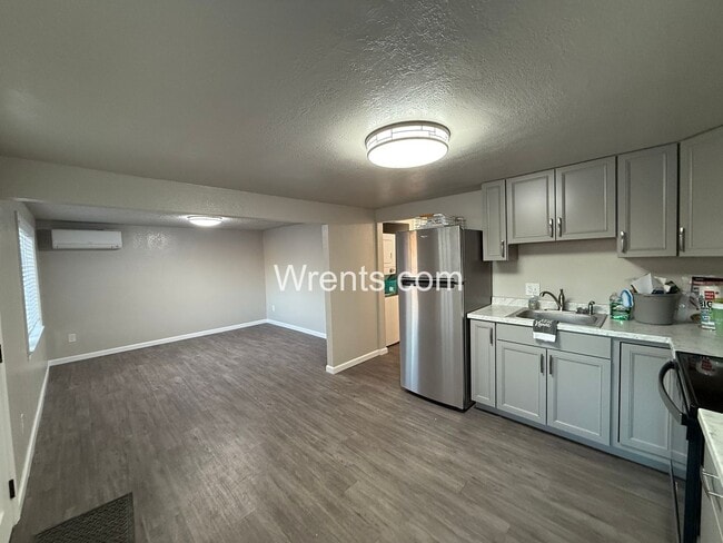 Foto del edificio - 6319-6321 N Stevens St