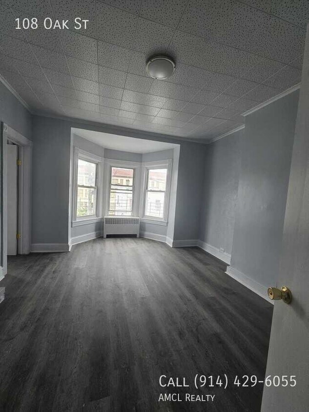 Photo - 108 Oak St -