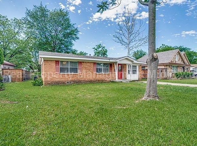 Building Photo - Charming 3-Bedroom Home with Spacious Yard in Garland