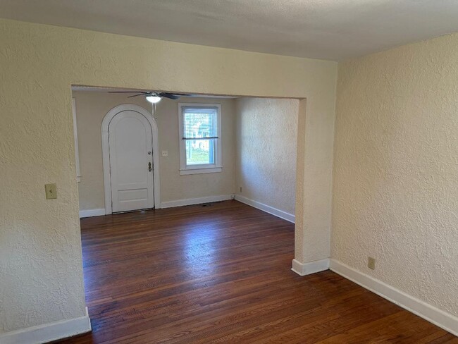 view from dining into family room - 1533 McNeal Ave