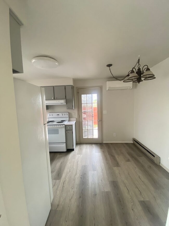 Foto del edificio - Beautifully Remodeled 3-Bedroom Home with Fenced Yard & Covered Parking