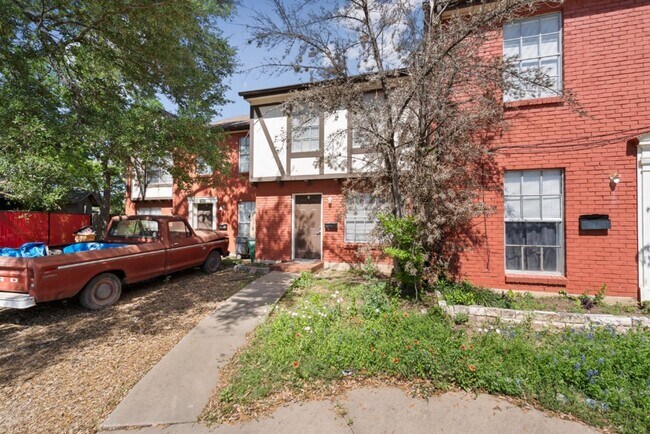 Foto del edificio - 5800 Belmoor Dr