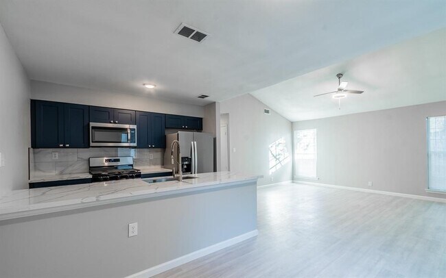 Building Photo - 915 Sirocco Dr