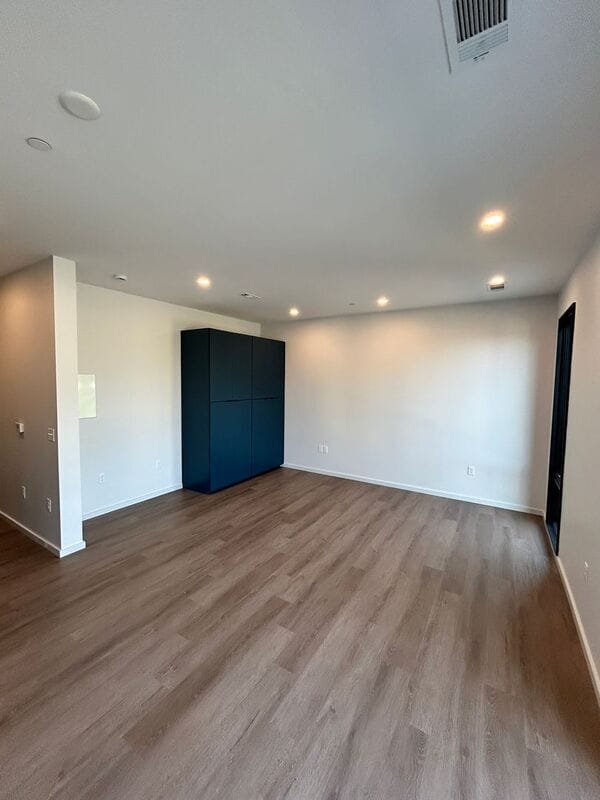Building Photo - 500 Merritt Ave
