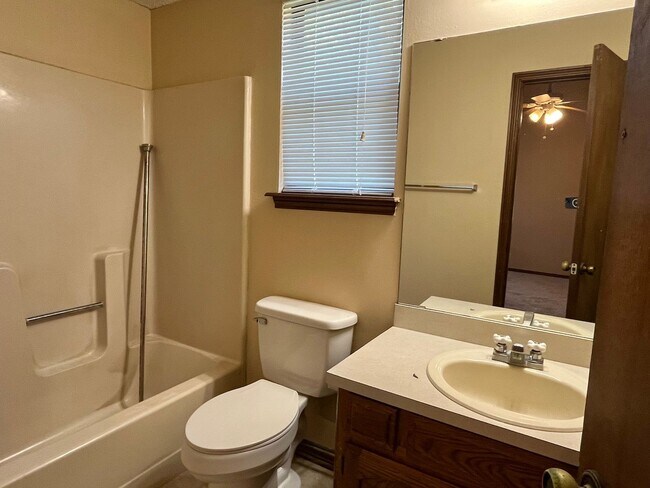 Foto del edificio - Cozy 3-Bed 2-Bath in Edmond