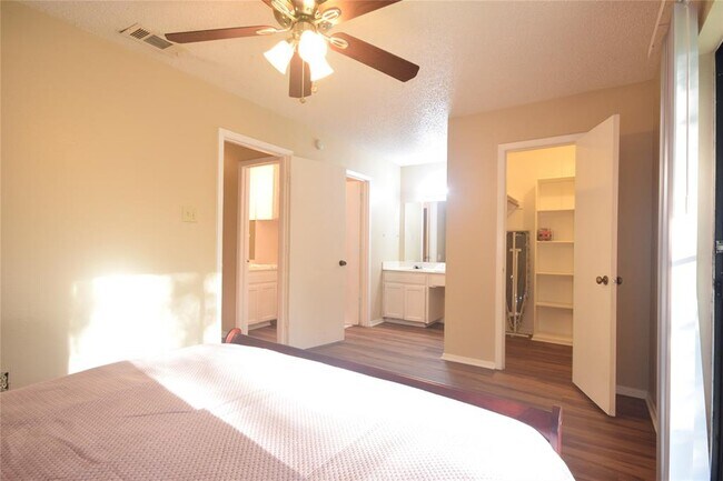 Foto del edificio - 4909 Jamesway Rd