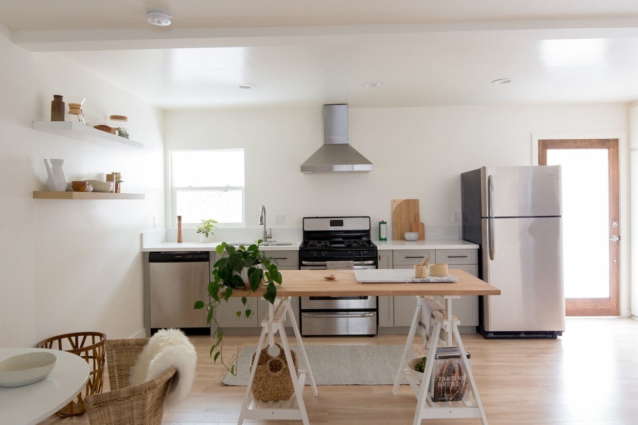 Foto principal - 368 N Avenue 57
