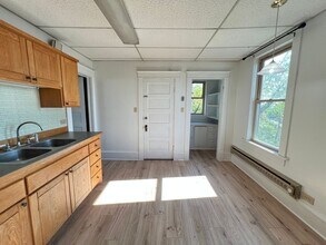 Building Photo - 910 N 22nd Ave W