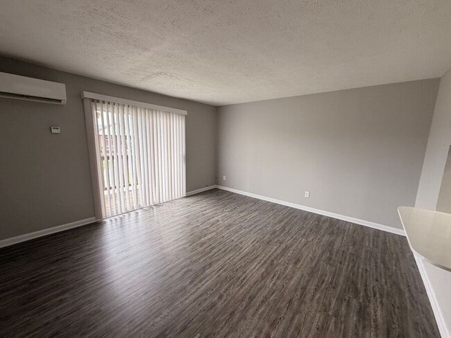 Building Photo - 2082 Fairmont Ct