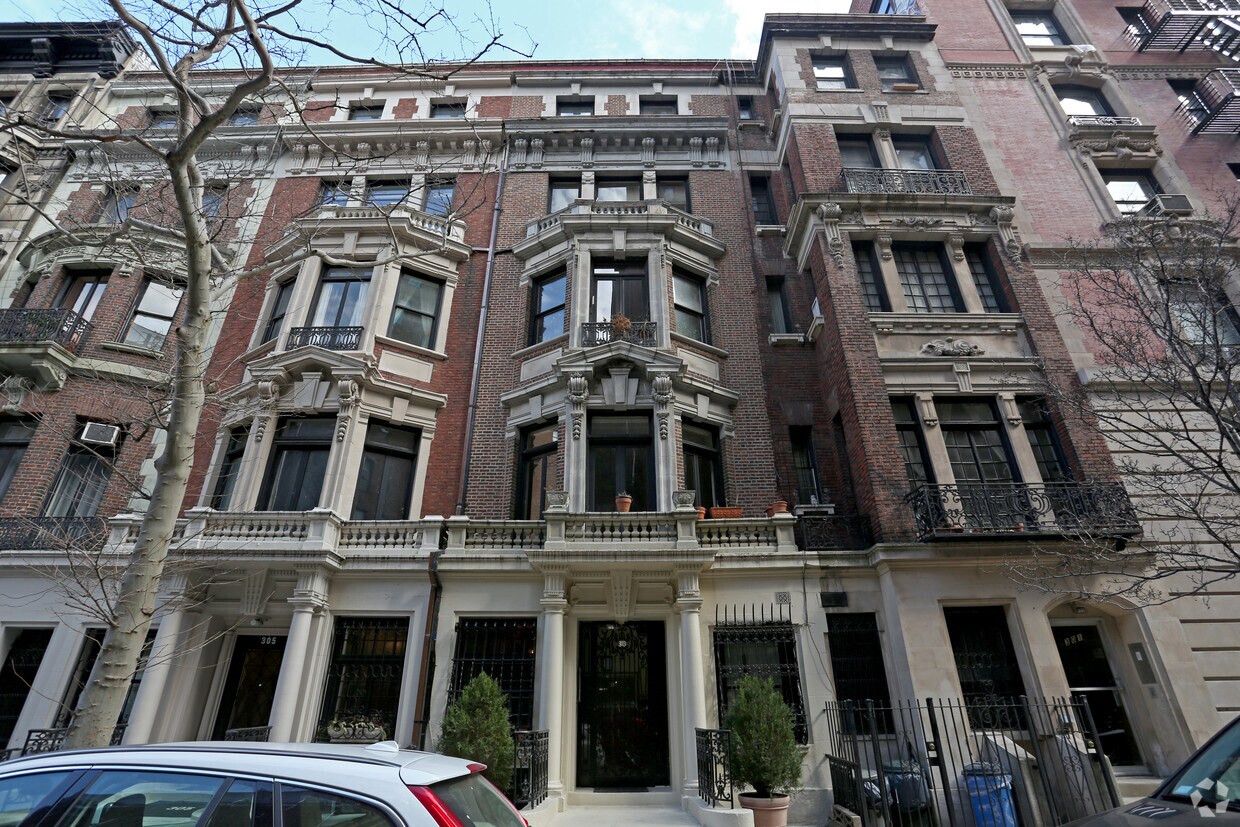 Building Photo - 303 W 105th St
