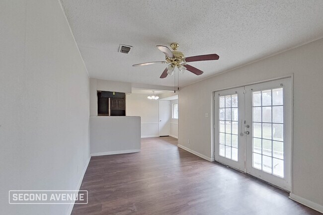 Building Photo - 2810 Plaza St