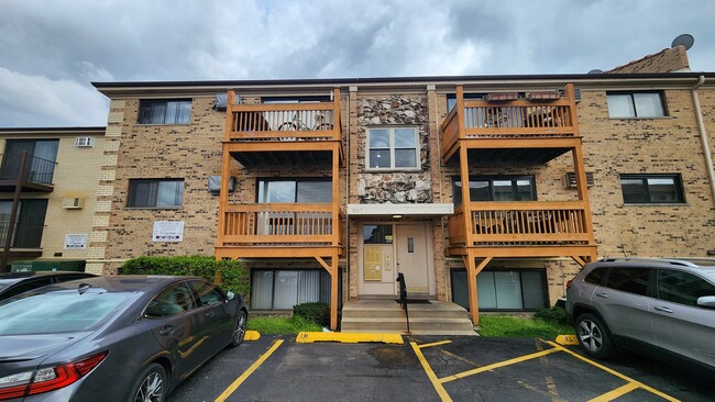 Building Photo - 5117 N East River Rd