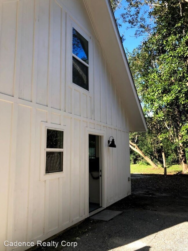Building Photo - 6313 1/2 Wrightsville Ave