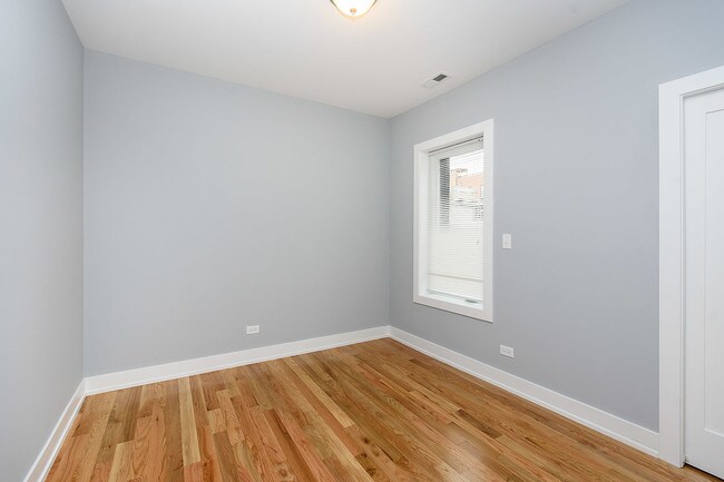 Building Photo - 2536 N Kimball Ave