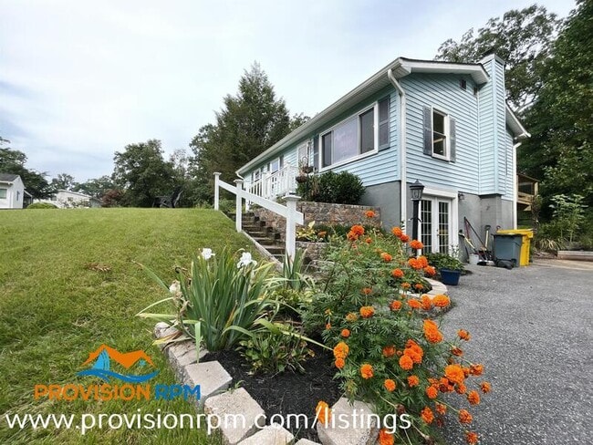 Building Photo - 982 Shore Acres Rd