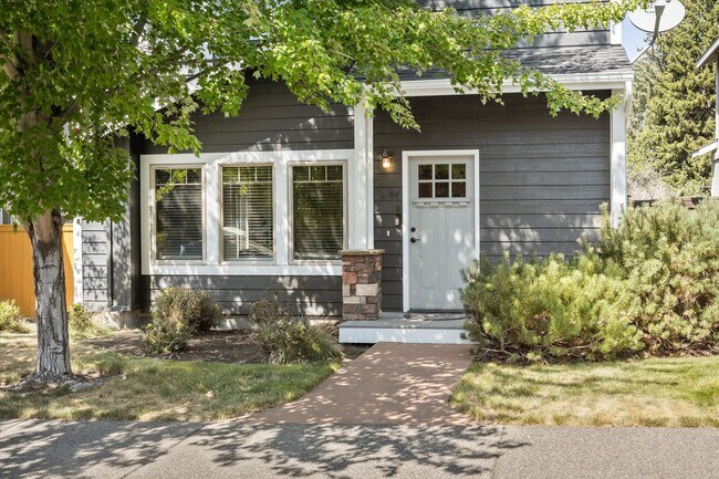 Building Photo - Charming, Furnished 3 bedroom Home w/ Garage