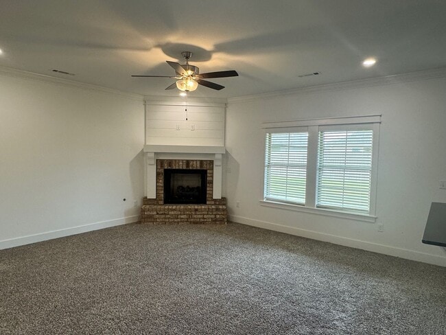 Building Photo - Beautiful Home on North Side of Town