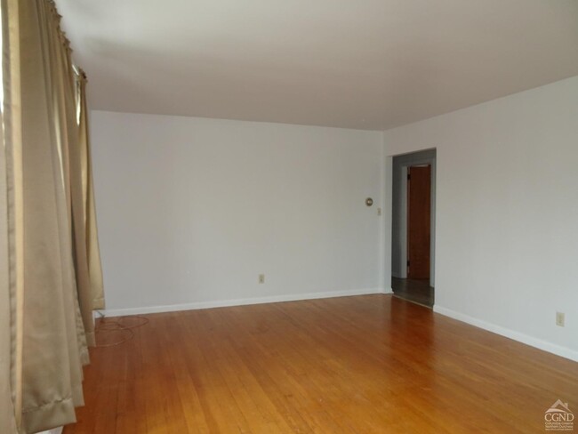 Foto del edificio - 32 Parkwood Blvd