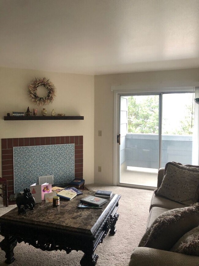 Foto del edificio - Welcome to Hunter Creek Condos! Light and ...