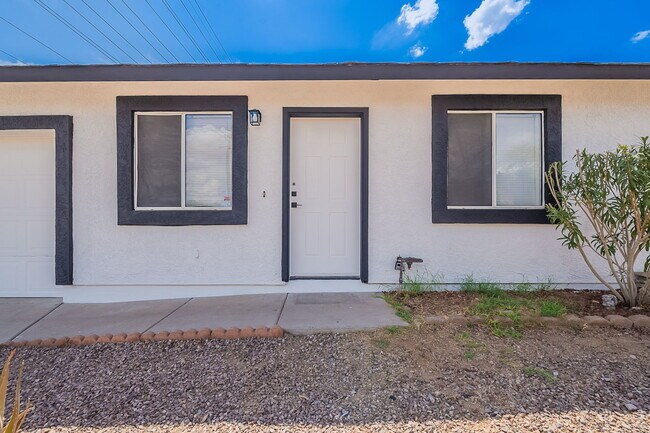 Building Photo - 402 N 101st Pl