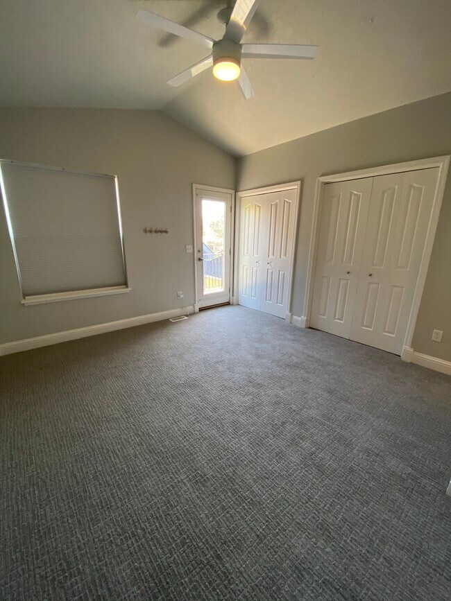 Building Photo - 870 N 30th St