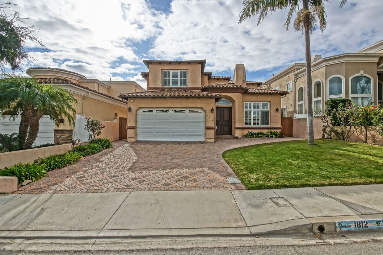 Primary Photo - VERY SPACIOUS, BRIGHT & AIRY HOME W/ UNIQU...