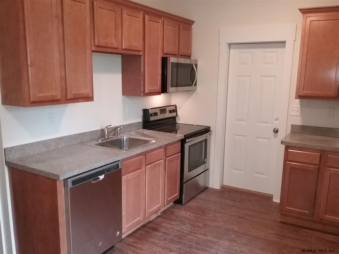 290 Saratoga St Unit 3, Cohoes, NY 12047 Room for Rent in Cohoes, NY