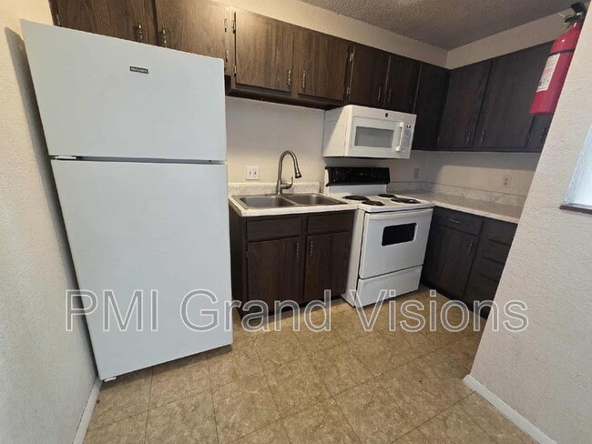 Building Photo - 1305 18th St