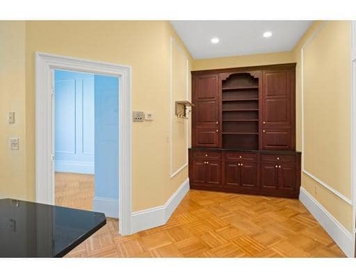 Building Photo - 126 Beacon St
