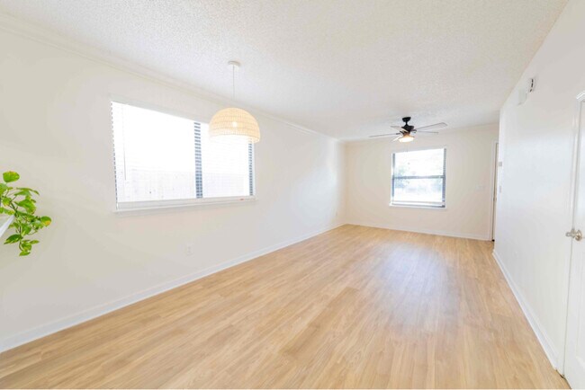 Foto del edificio - 561 6th Ave S