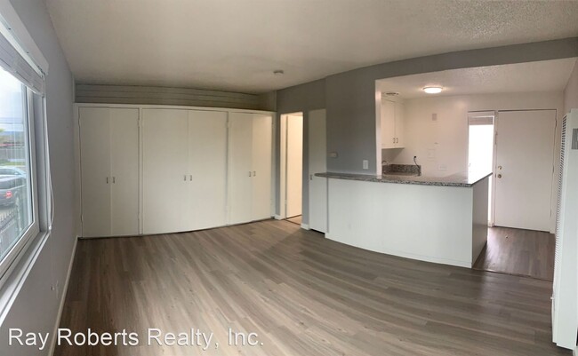 Building Photo - 360 N Tustin St