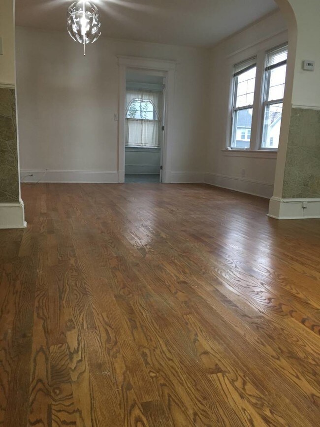 Building Photo - 683 Bard Ave