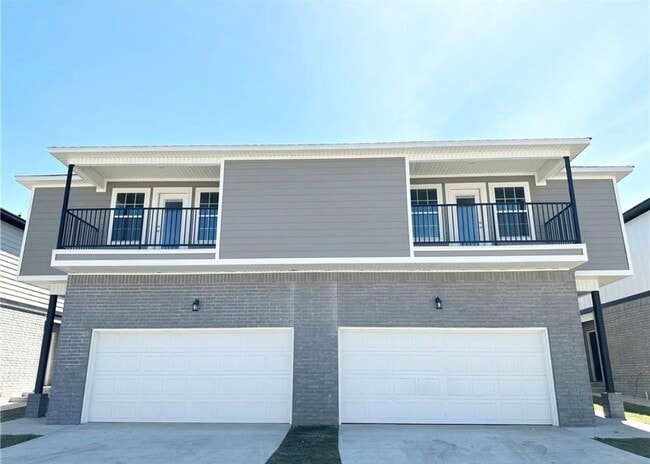 Building Photo - 1011 S Benchmark Ln