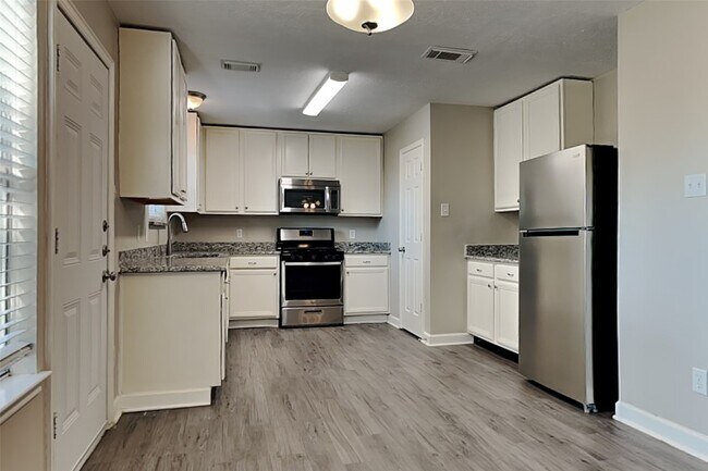 Building Photo - 29439 Fox River Dr