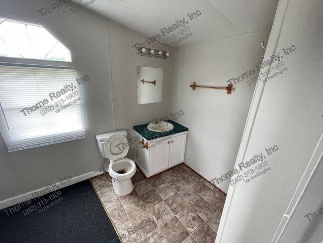 Building Photo - 126 Hemlock Ln