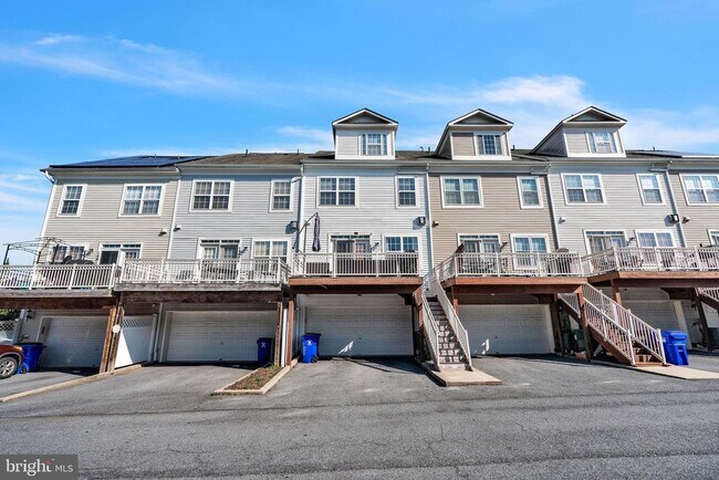 Building Photo - 14806 Hardcastle St