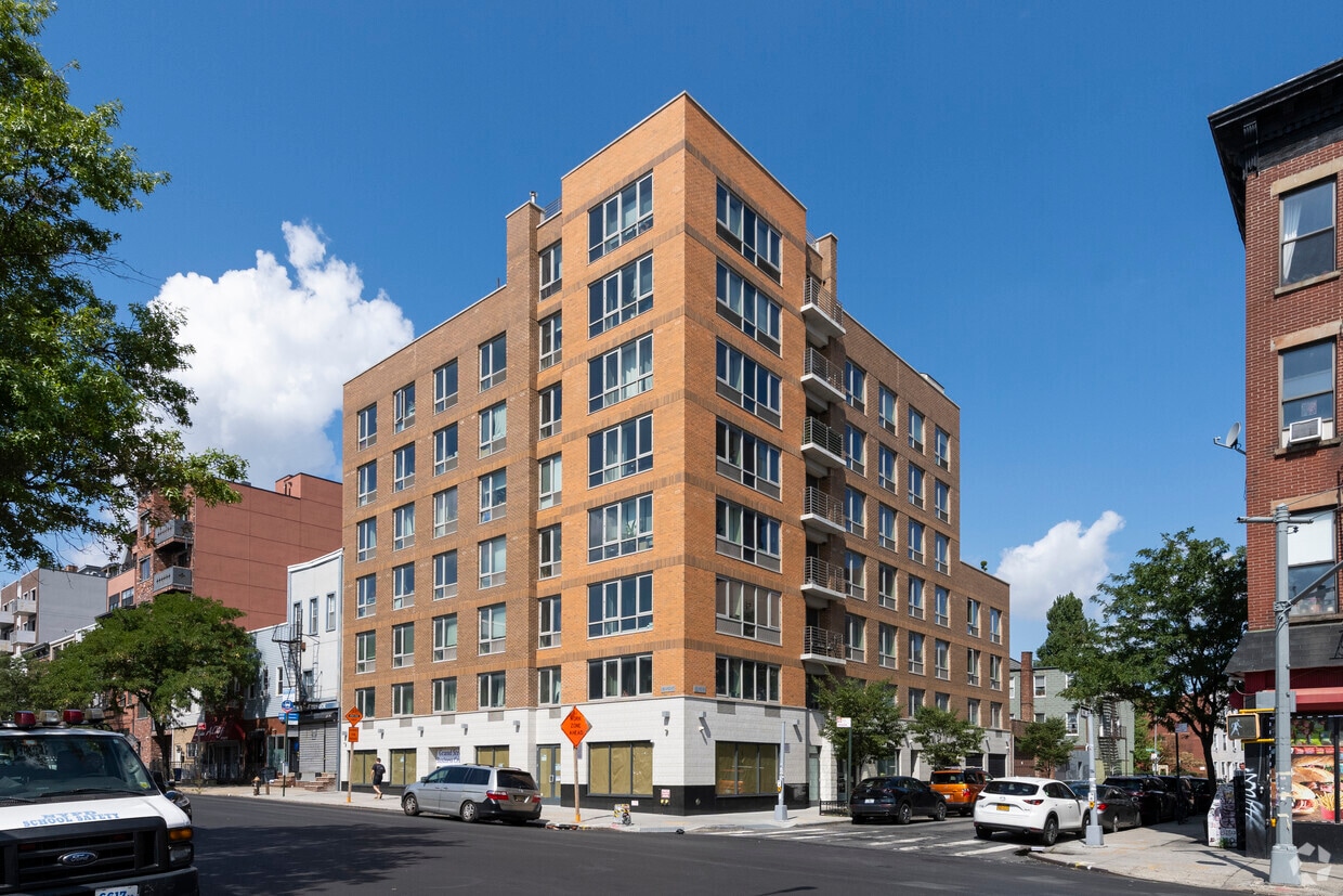 Primary Photo - 885 Grand St