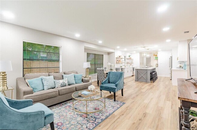 Foto del edificio - 5802 N Suwanee Ave