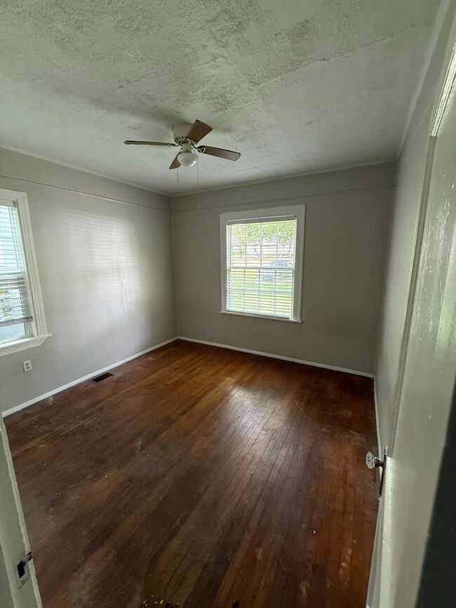 Building Photo - 3Bed, 1Bath Home in North Jackson