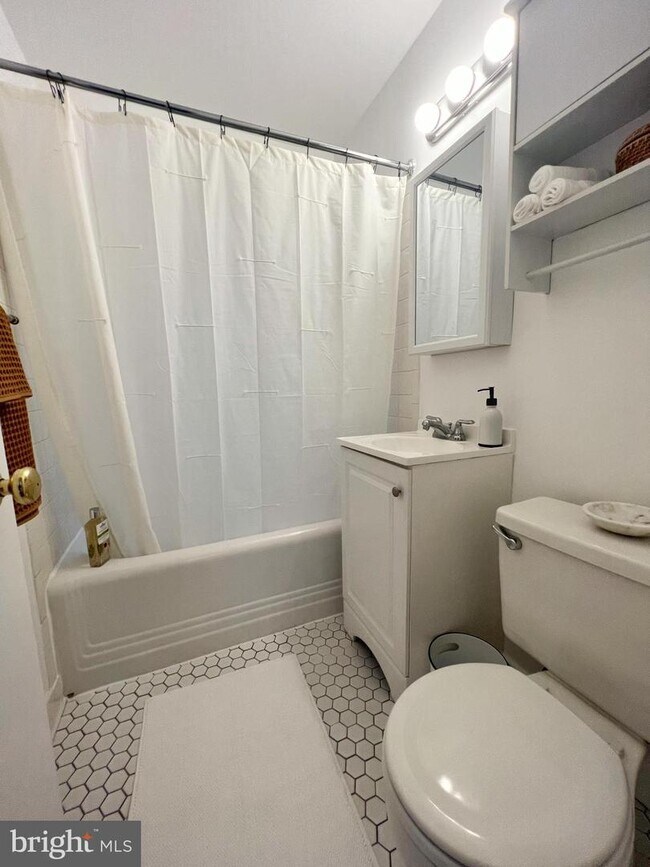 Foto del edificio - 1707 Dewitt Ave