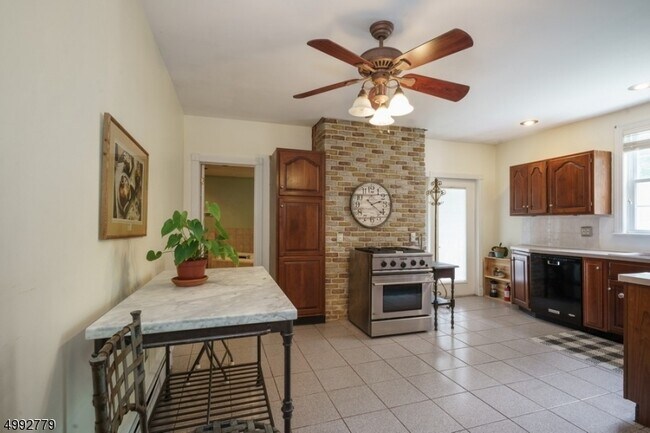Foto del edificio - 22 Ridgeway Ave