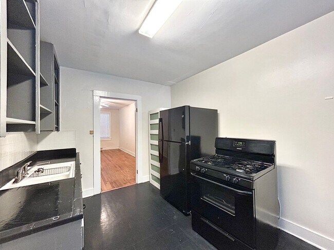 Foto del edificio - 811 Kenmore Ave