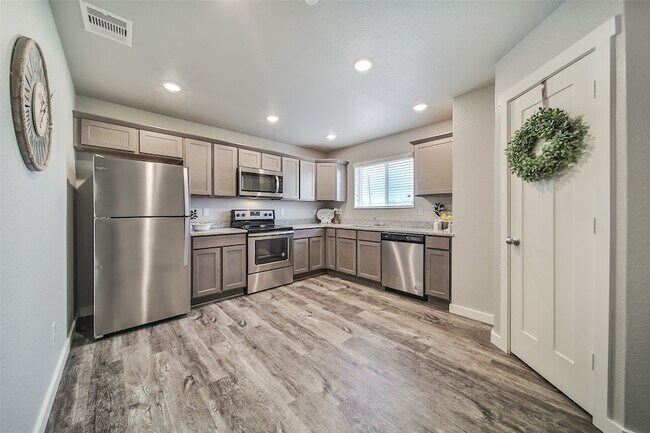 Building Photo - 12603 Telge Rd