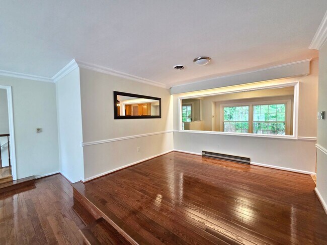 Foto del edificio - Charming 4 BR/3 BA Single-Family Home in B...