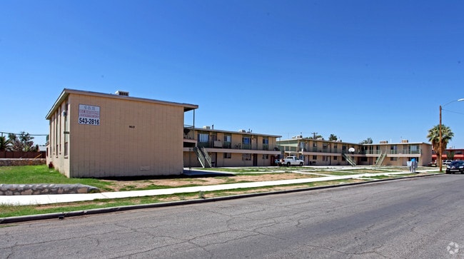 Building Photo - Reyes Apartments