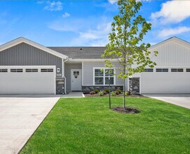 Single-Story Ranch Apartments - Hillside Farms at Stonehill Village